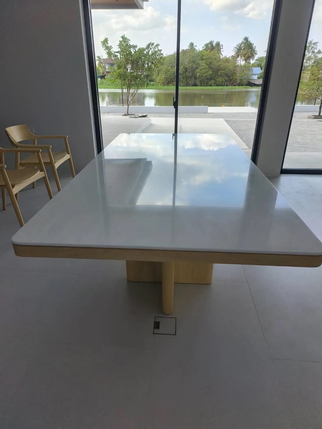 Solid-surface table top on a timber base