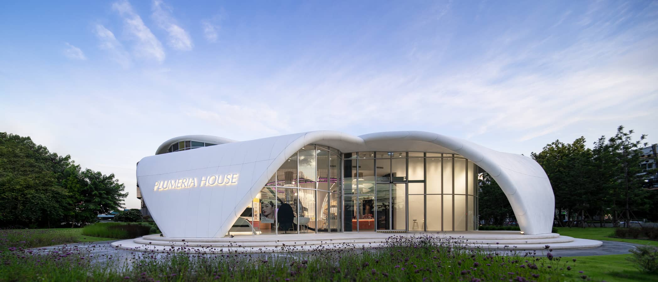 White solid-surface wall cladding with soft curves